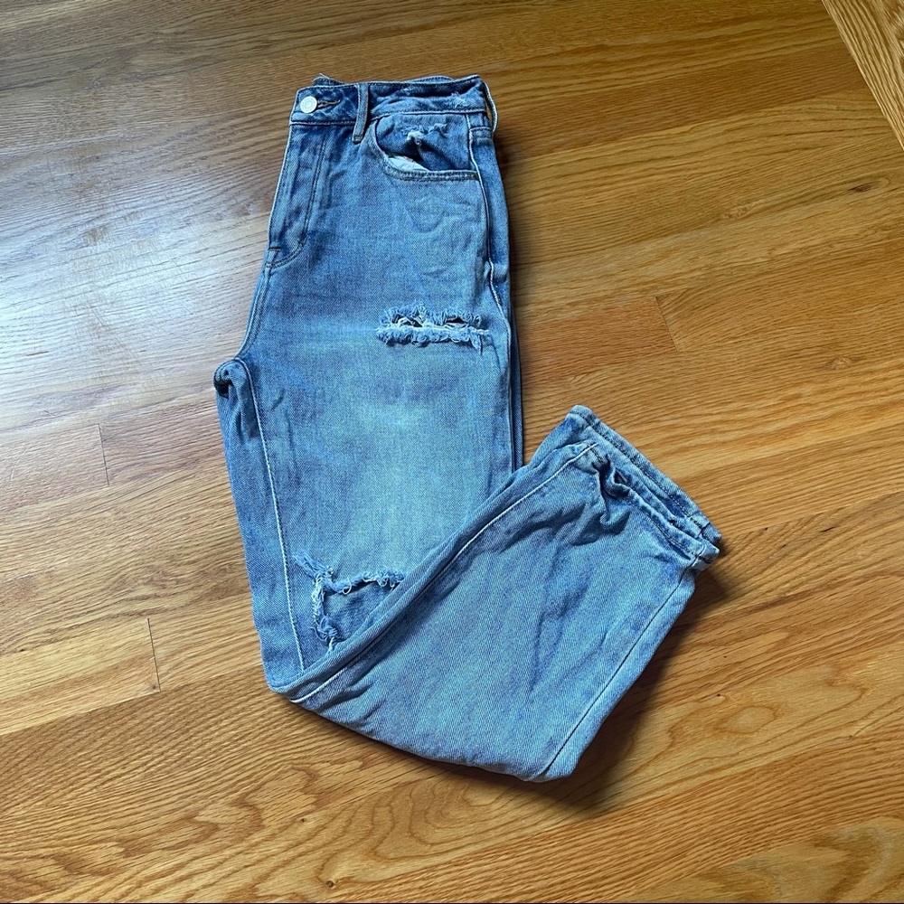 Pacsun Light Wash Distressed Mom Jeans EUC Sz 25